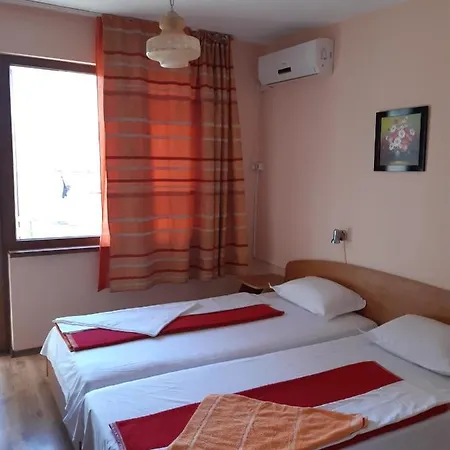 Nelly Guest house 3*