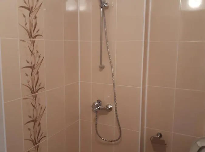 Nelly Πανσιόν Σωζόπολη