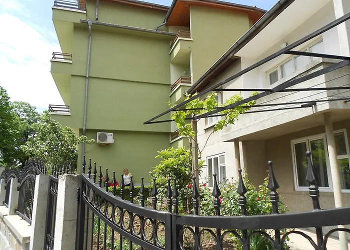 Πανσιόν Nelly 3*