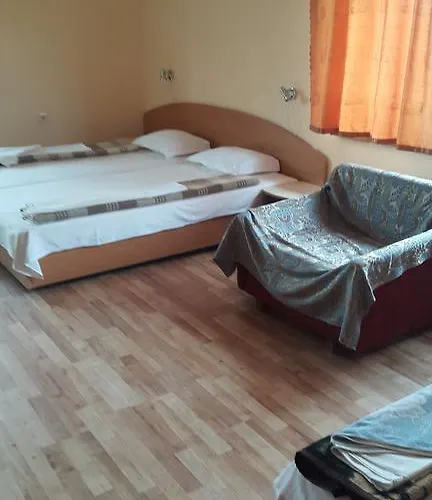 Nelly Πανσιόν 3*